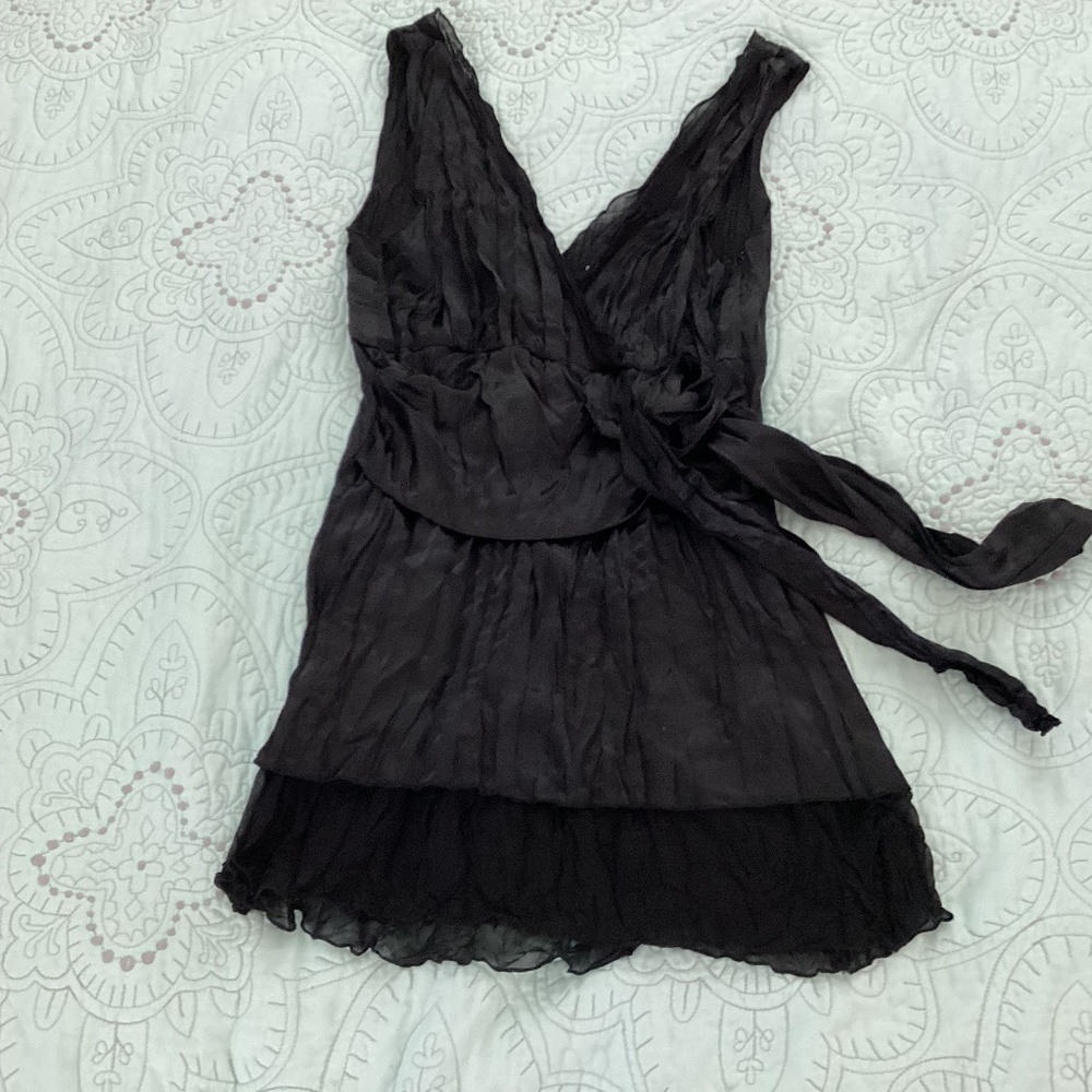 Sele black, v- neckline, sz M, sleeveless, empire waistline, evening blouse